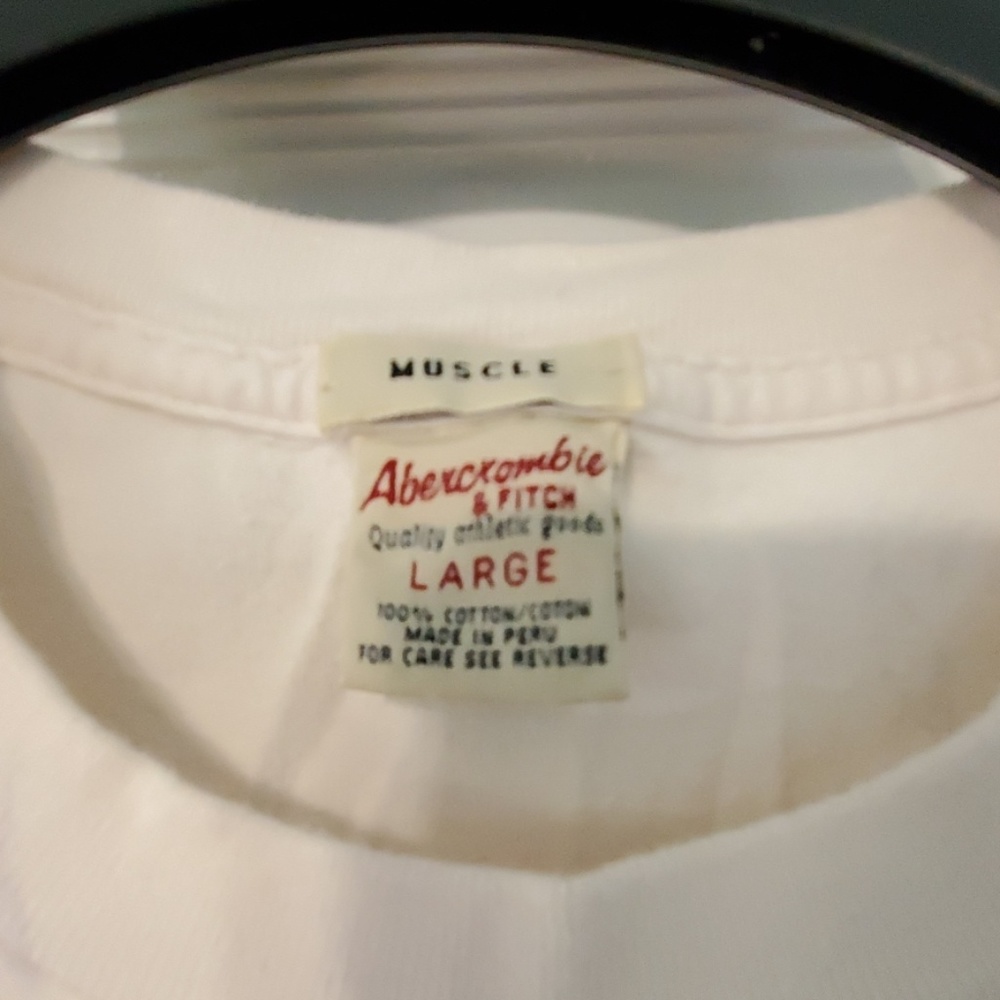 Classic Abercrombie and Fitch Tee - Picture 2 of 5